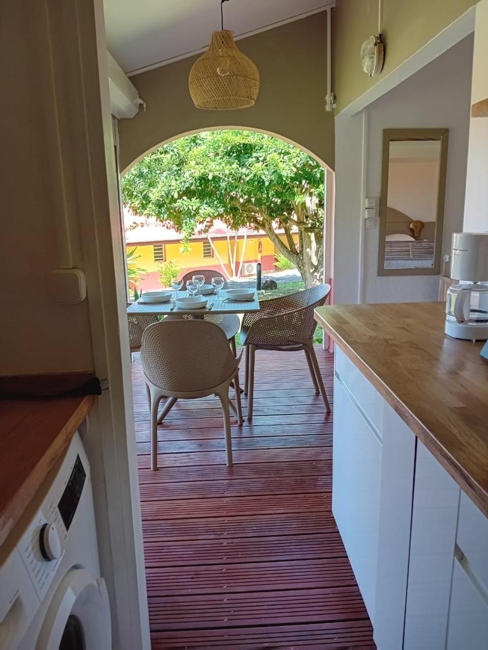 Les Pieds Dans L'Eau: Beachfront Retreat at Anse Caritan, Sainte-Anne Exterior photo